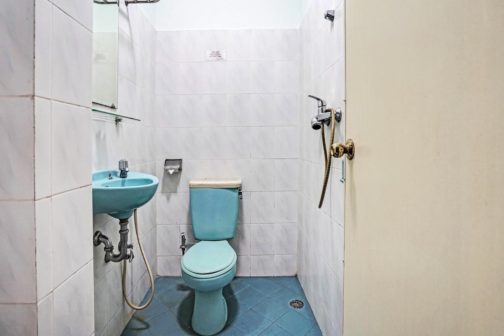 Super Oyo 91805 Hotel Wisma Bari Палембанг Екстериор снимка