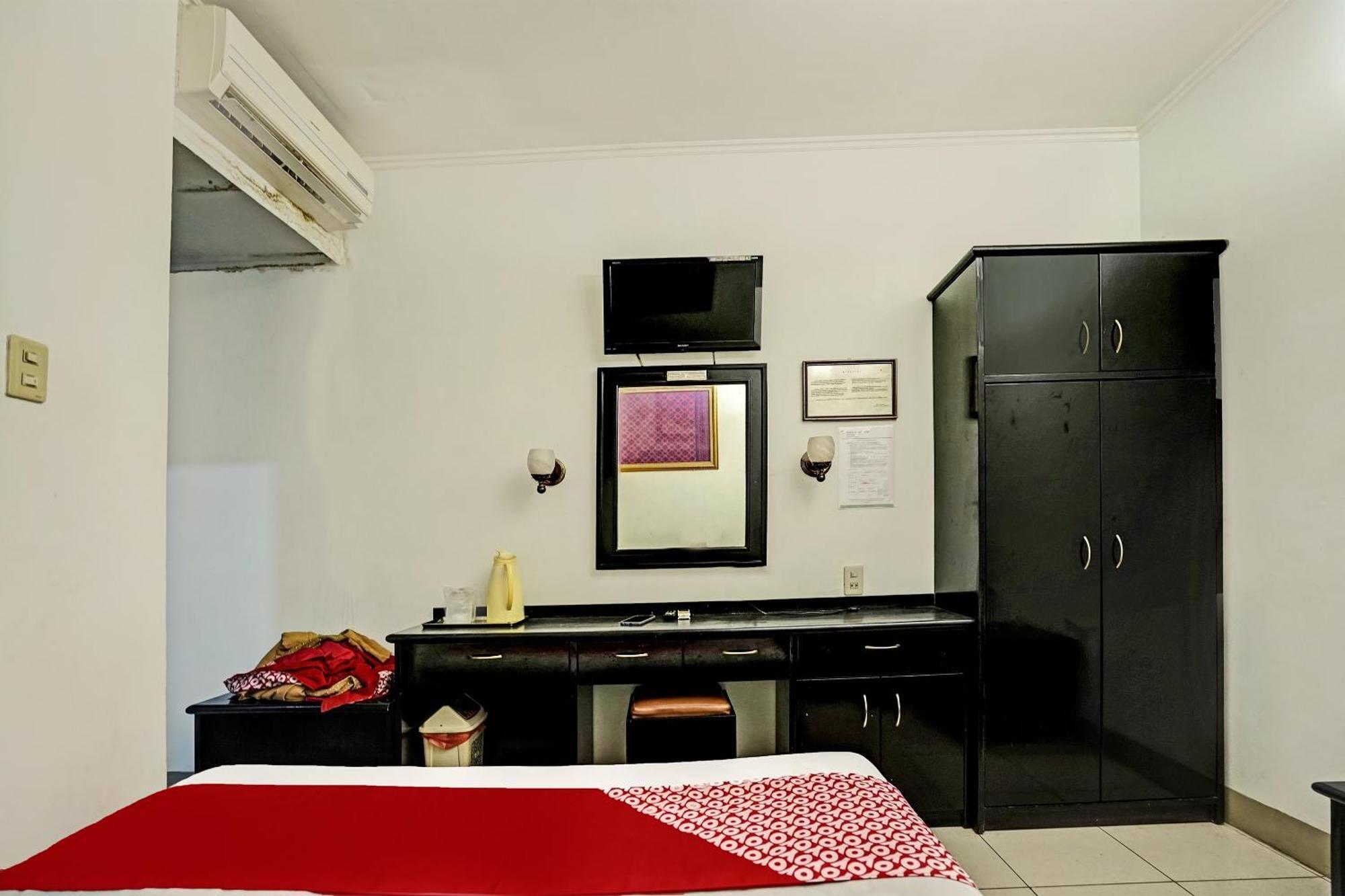 Super Oyo 91805 Hotel Wisma Bari Палембанг Екстериор снимка