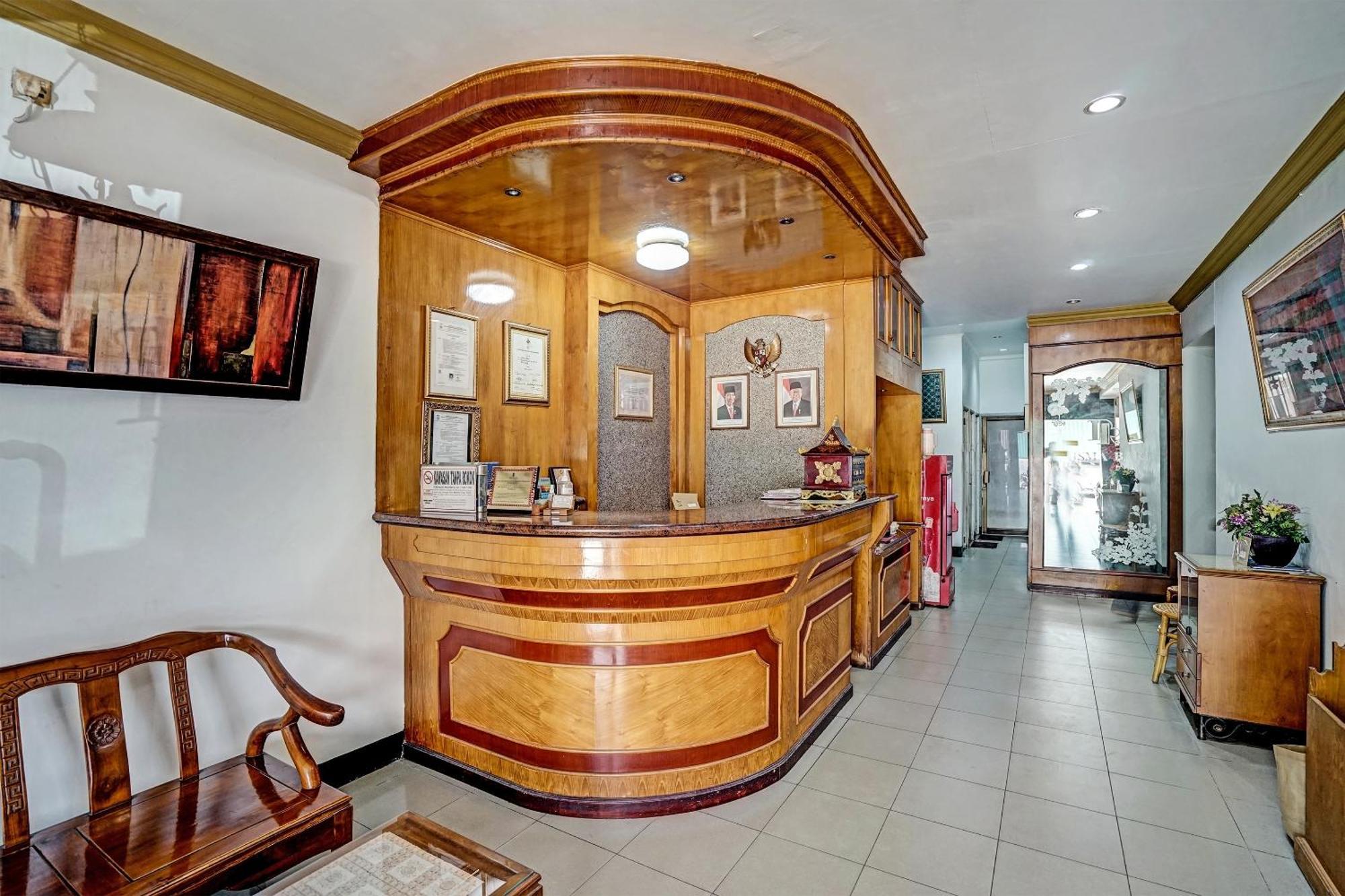 Super Oyo 91805 Hotel Wisma Bari Палембанг Екстериор снимка