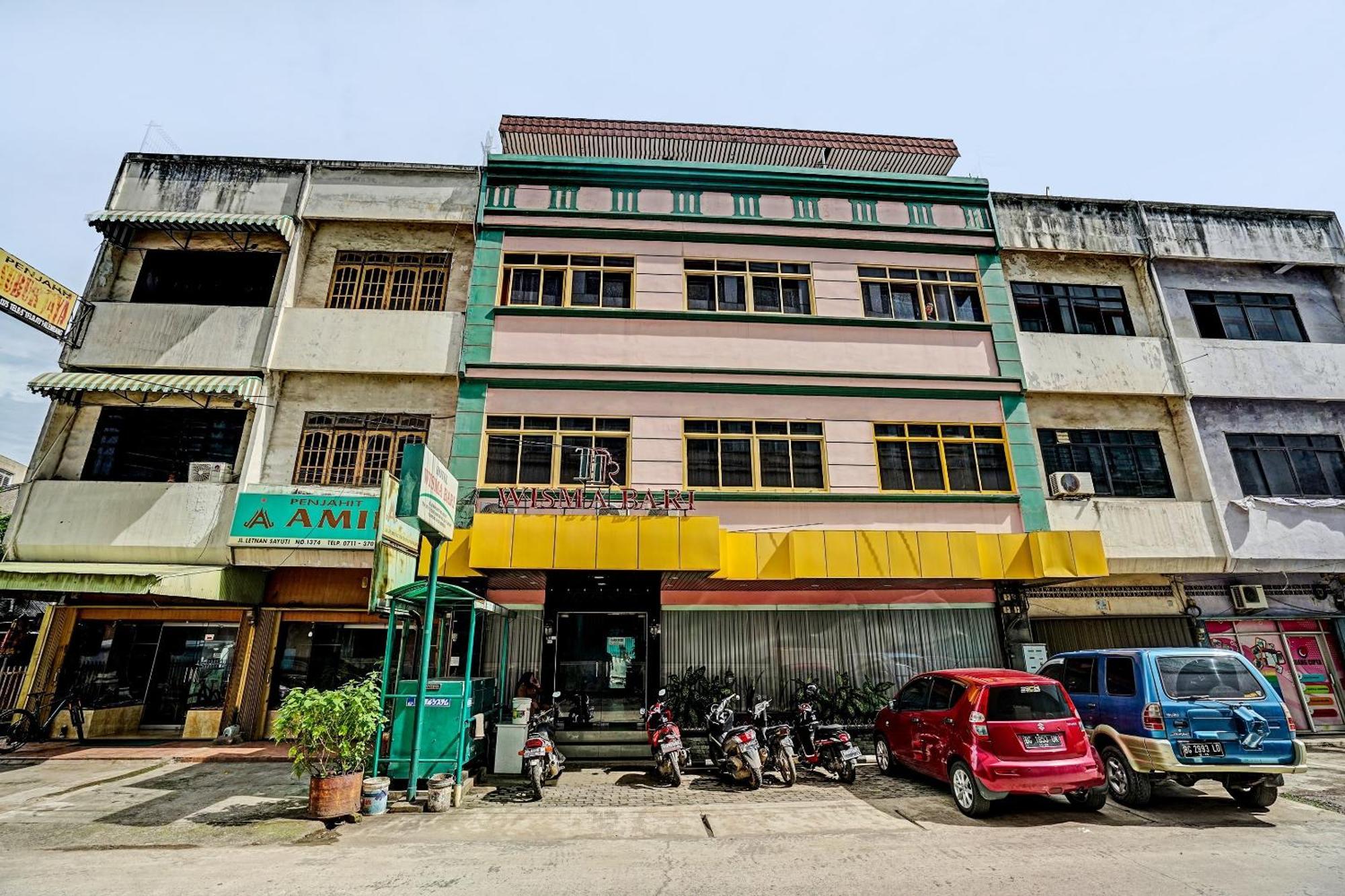 Super Oyo 91805 Hotel Wisma Bari Палембанг Екстериор снимка